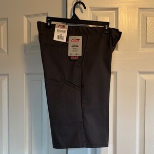 NWT Dickies Relaxed Fit Work Shorts Men 30